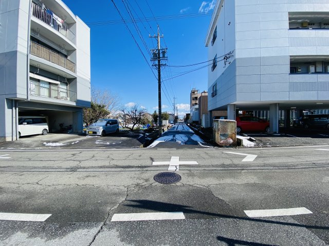 大垣市枝郷2丁目　フラッツA棟の周辺|建物南側道路