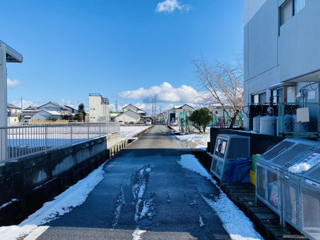 大垣市枝郷2丁目　フラッツA棟の周辺|建物北側道路