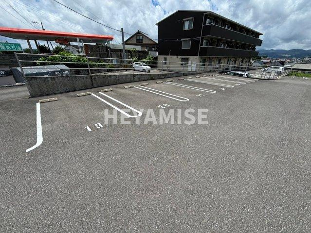 ラフィットの駐車場