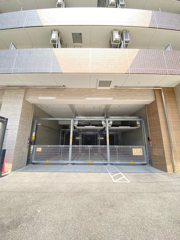 SERENiTE三宮の外観
