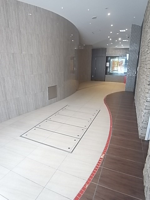 SERENiTE三宮の外観