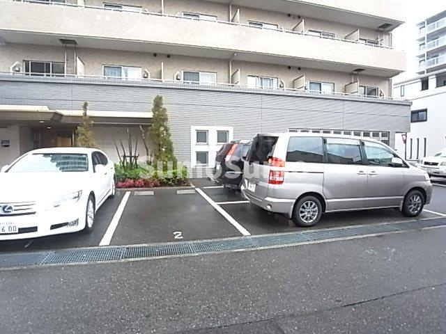 ウィングコート小松の駐車場|車をお持ちの方に嬉しい駐車場付きの物件です