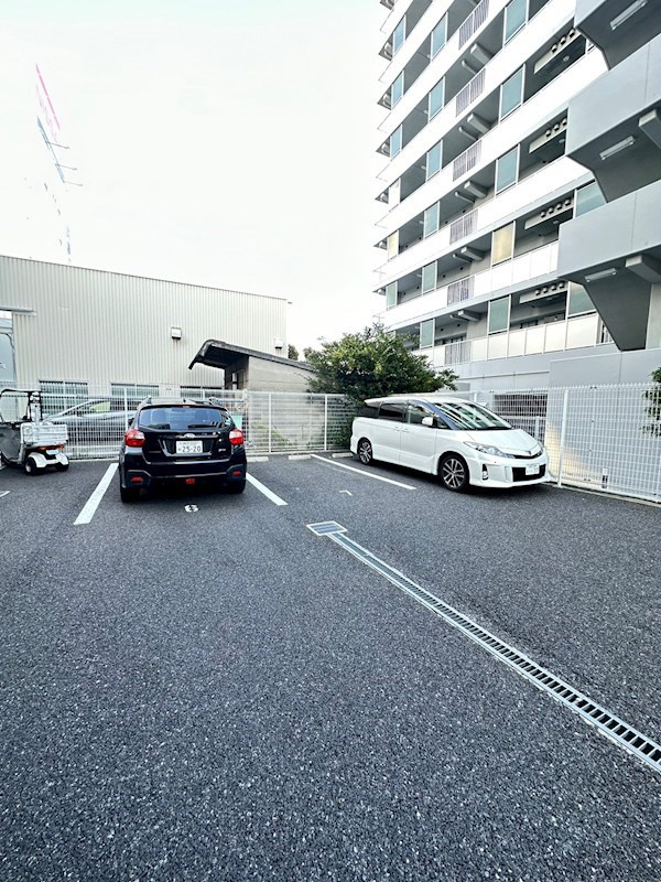 SEA SIDE PALACE KOBEの駐車場