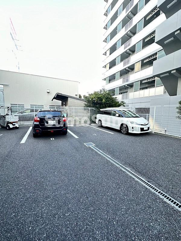 SEA SIDE PALACE KOBEの駐車場