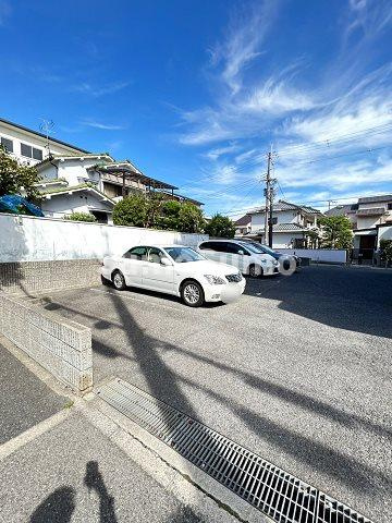 エクセル東園田の駐車場