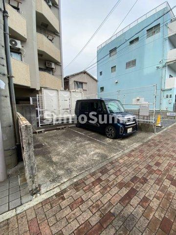 ヴェルドール兵庫Ⅱの駐車場|車をお持ちの方に嬉しい駐車場付きの物件です