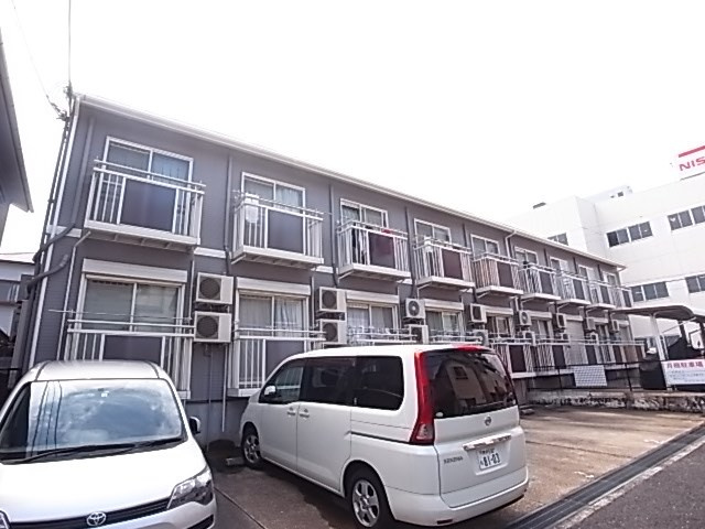 神戸市灘区烏帽子町３丁目のアパートの駐車場
