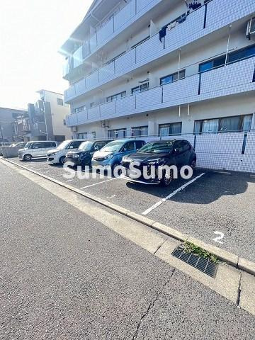 ウエストサイド武庫川の駐車場
