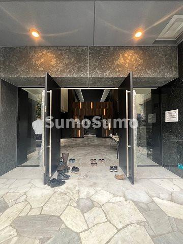 S-RESIDENCE難波大国町Tresのエントランス|ゆとりのあるエントランスです