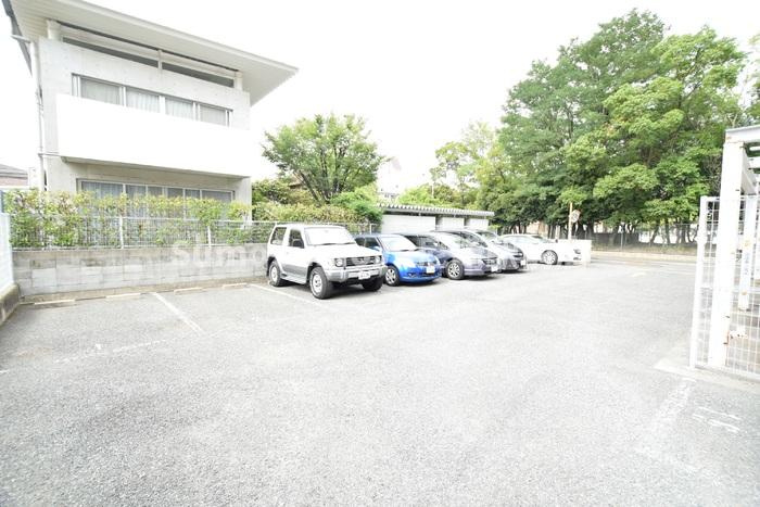 VILLA96の駐車場|駐車場に車を止められます