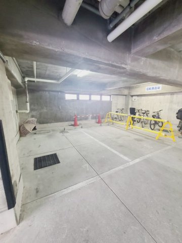 エクセレント甲子園11番館の駐車場