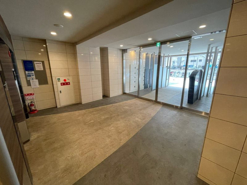 SERENiTE本町refletのロビー