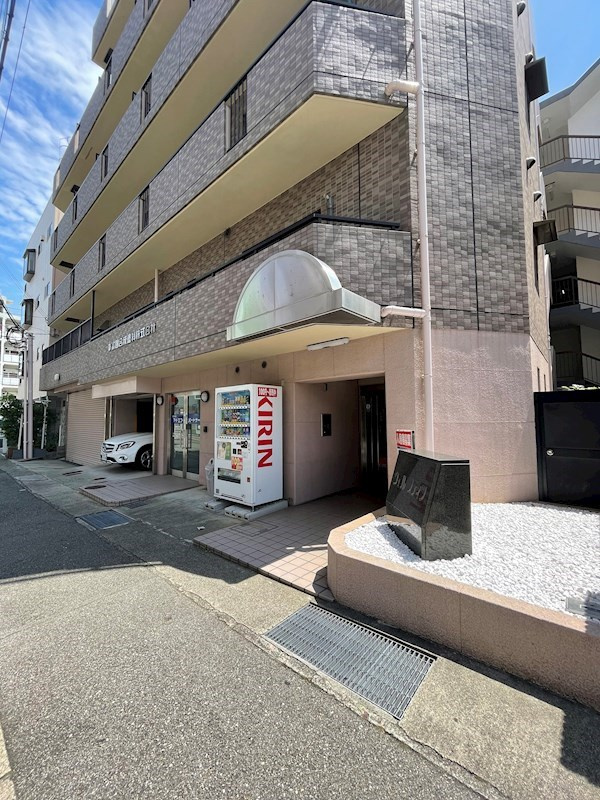 ウェルステイツのエントランス|毎日通るエントランスはこのようになっています