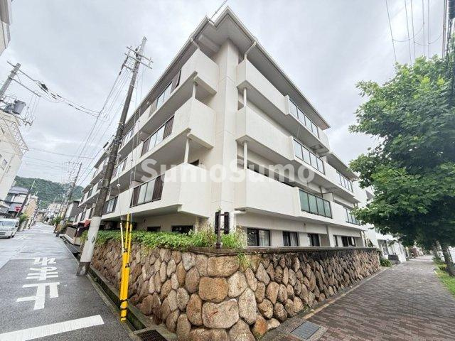ウェルシー岡本の外観