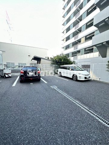 SEA SIDE PALACE KOBEの駐車場