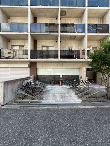 エグゼ西大阪の駐車場