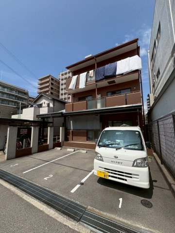 エクセル兵庫の外観|駐車スペースもあります