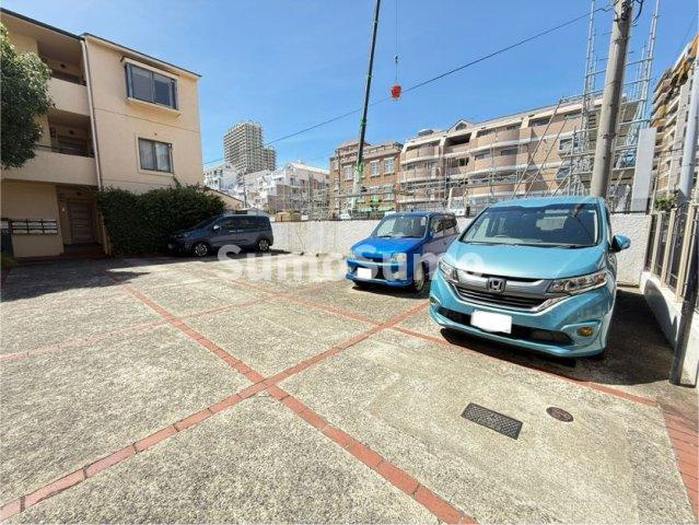 ヴィラ・オークラの駐車場