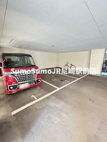 エヴァステージ梅田WESTの駐車場|駐車場があるので、車を買う予定の方も安心です