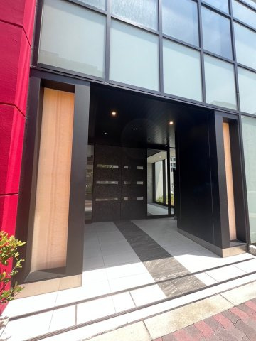 エステムコート難波Ⅶビヨンドのエントランス