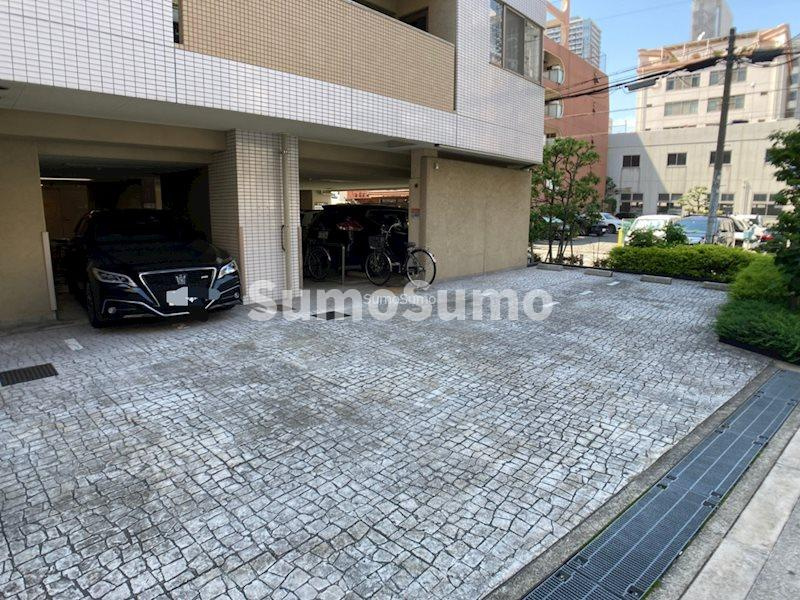 アーデンタワー北堀江の駐車場|駐車場に車を止められます