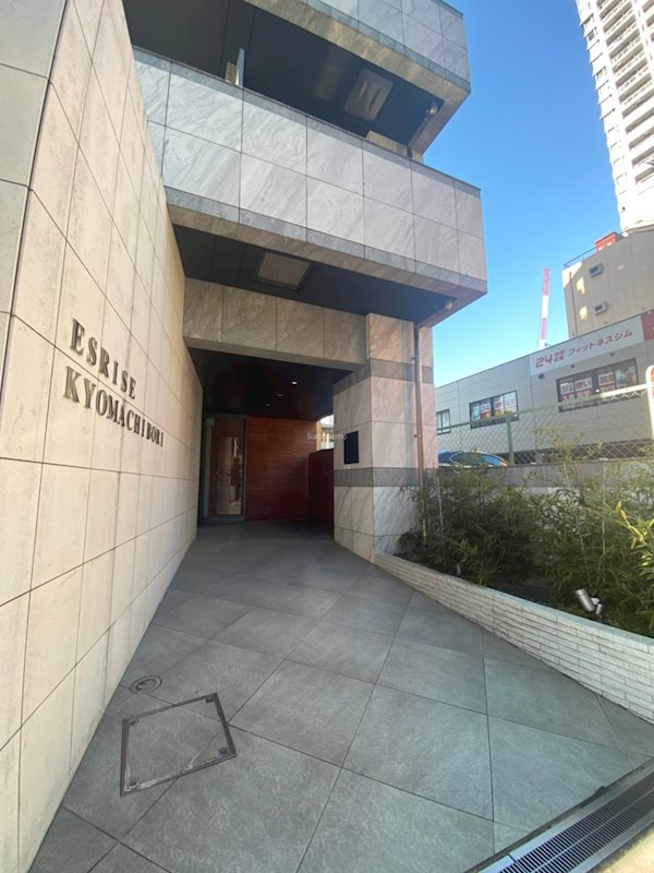 エスライズ京町堀のエントランス