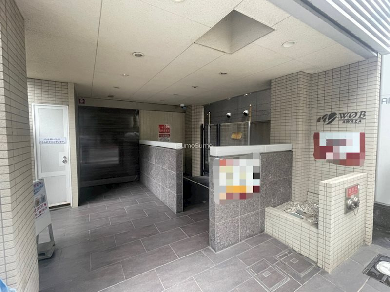 W.O.B.AWAZAのエントランス