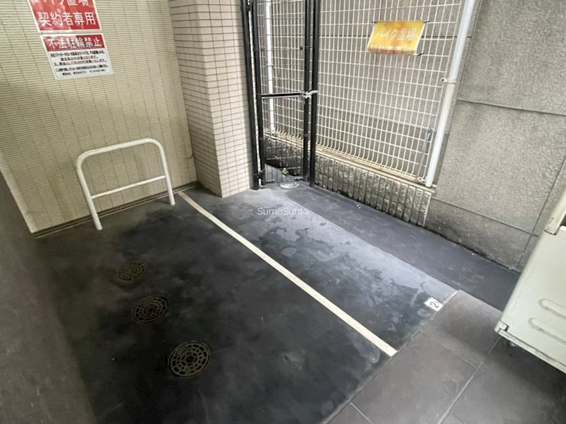 W.O.B.AWAZAの駐車場