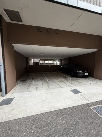 エステムプラザ神戸西Ⅴミラージュの駐車場