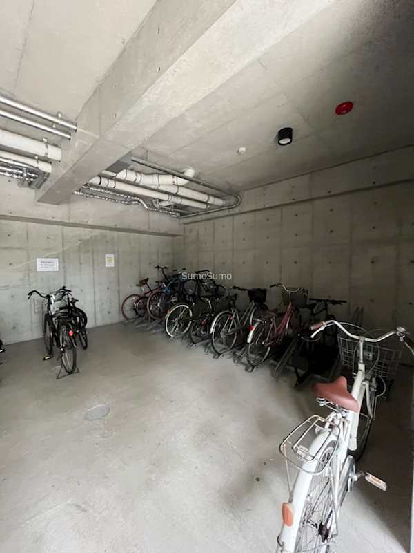 WISTERIA GARDENの駐車場