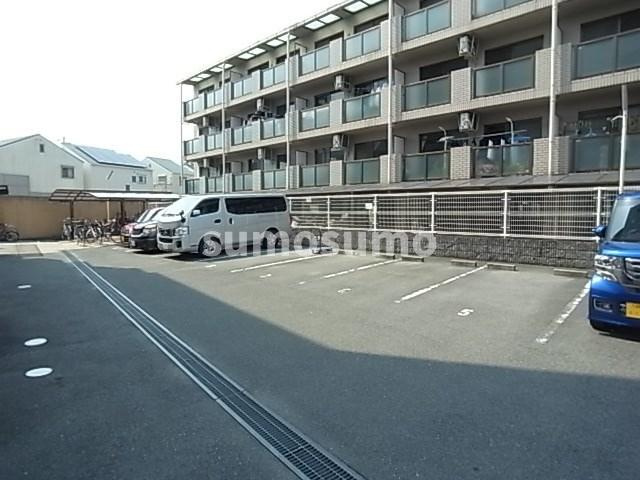 エスポワールの駐車場