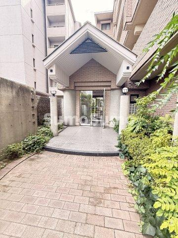 アーデンコート住吉川のエントランス