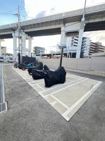 アドバンス大阪ヴェンティ の駐車場