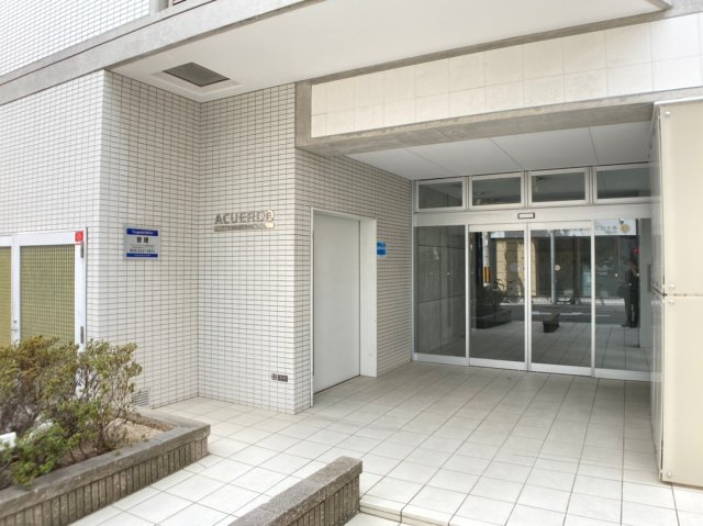 アクエルド新町のエントランス