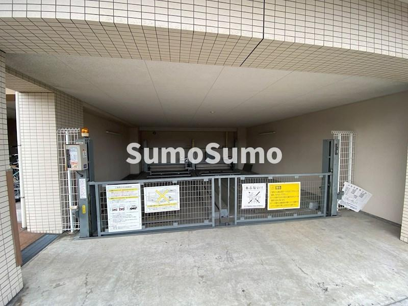 アルファレガロ甲南山手の駐車場