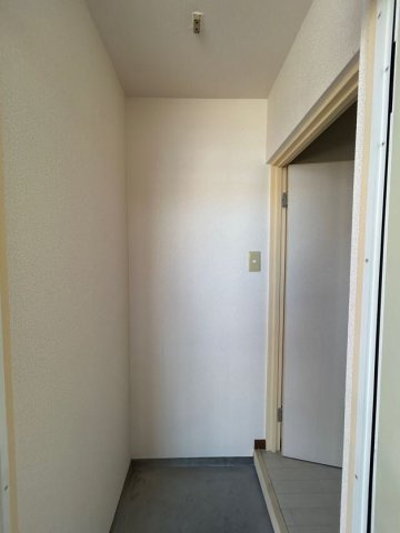 アシケンハイツ2　西棟の玄関