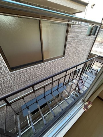 アシケンハイツ2　西棟のバルコニー
