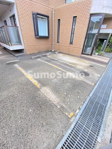 エトワール正峯学文 の駐車場