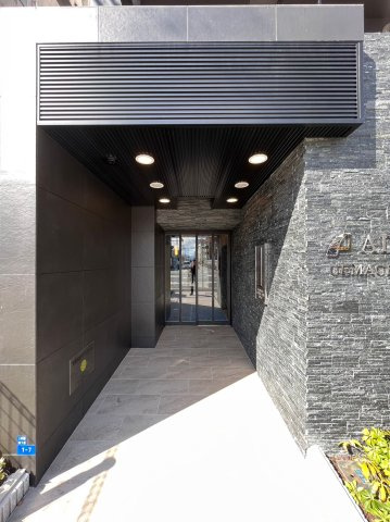 大阪市中央区上本町西４丁目の賃貸マンションのエントランス