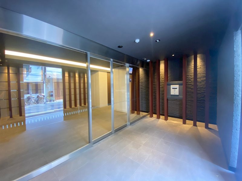 エスリード谷町六丁目レジデンスのエントランス