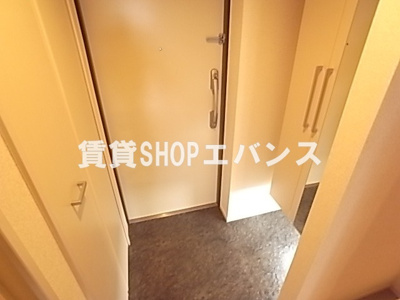 【玄関】 | ロイヤル スリー