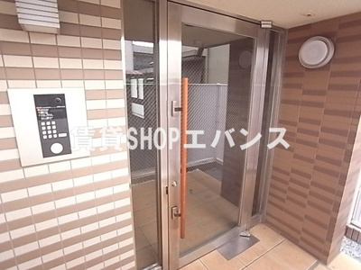 【エントランス】 | ロイヤル スリー