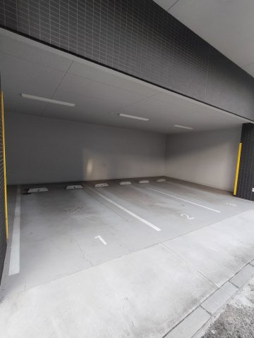 アドバンス三宮グルーブの駐車場