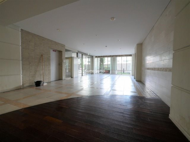 アスヴェル心斎橋東Ⅱのロビー|落ち着いたロビーです