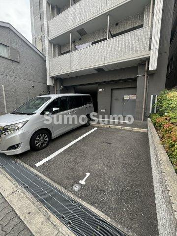 エスリード難波SOUTHの駐車場