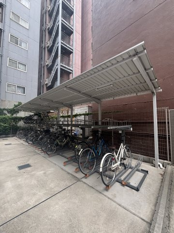 エスリード難波セントラルの駐車場