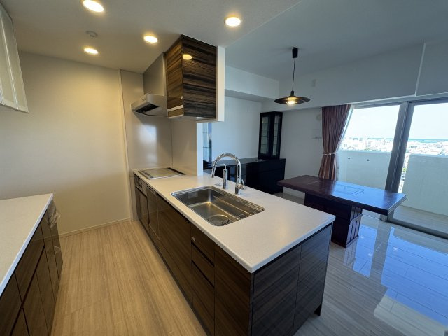 レーヴグランディ銘苅新都心のキッチン