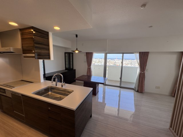 レーヴグランディ銘苅新都心の居間・リビング