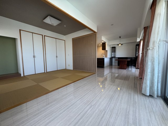 レーヴグランディ銘苅新都心の居間・リビング