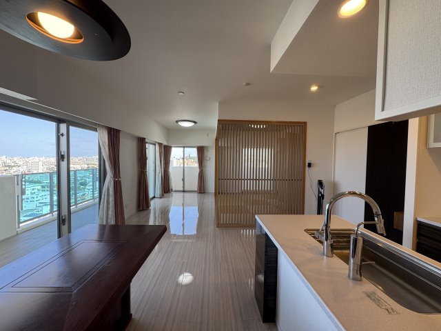 レーヴグランディ銘苅新都心の居間・リビング